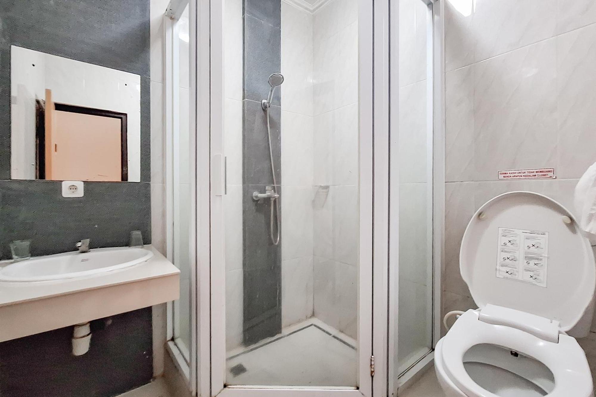 Urbanview Hotel Tridaya Cisarua Puncak Bagian luar foto