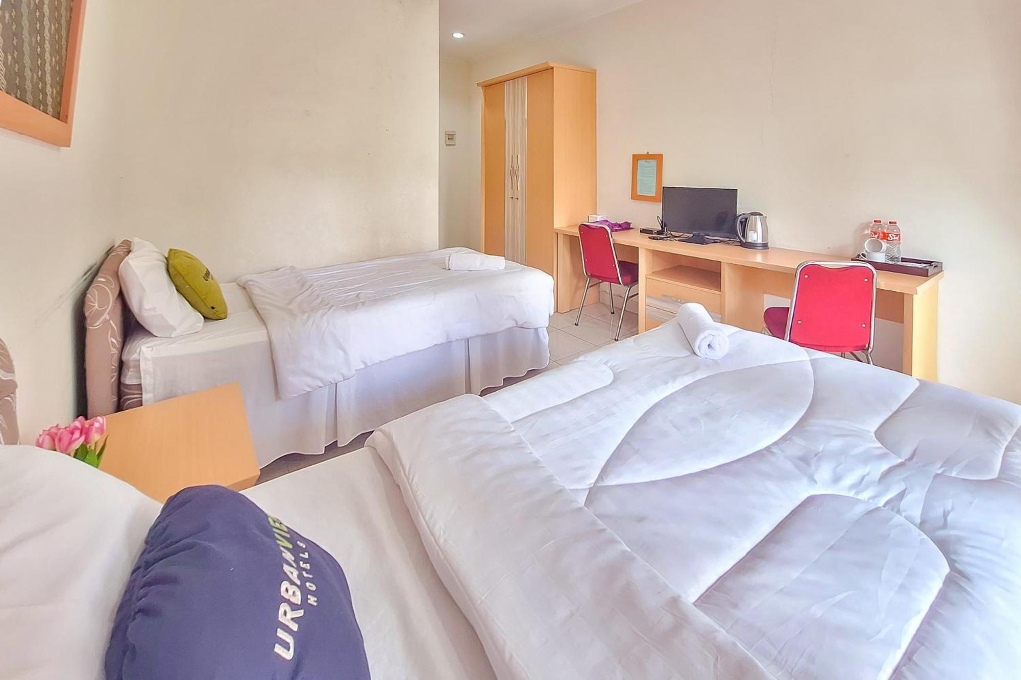 Urbanview Hotel Tridaya Cisarua Puncak Bagian luar foto