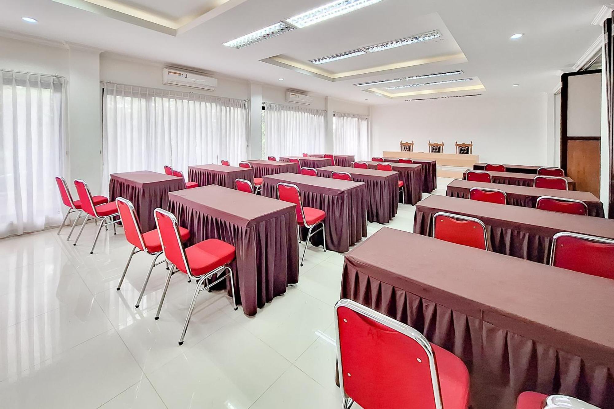 Urbanview Hotel Tridaya Cisarua Puncak Bagian luar foto