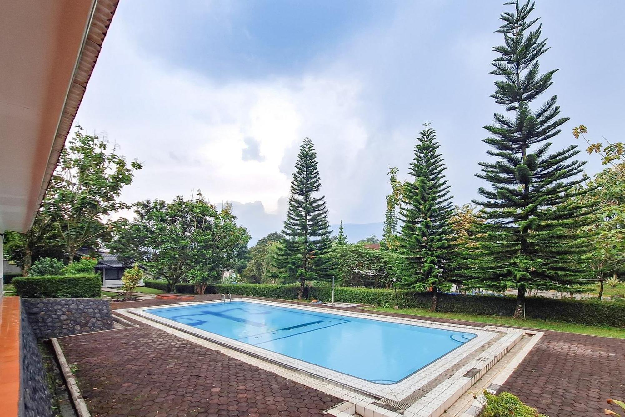 Urbanview Hotel Tridaya Cisarua Puncak Bagian luar foto