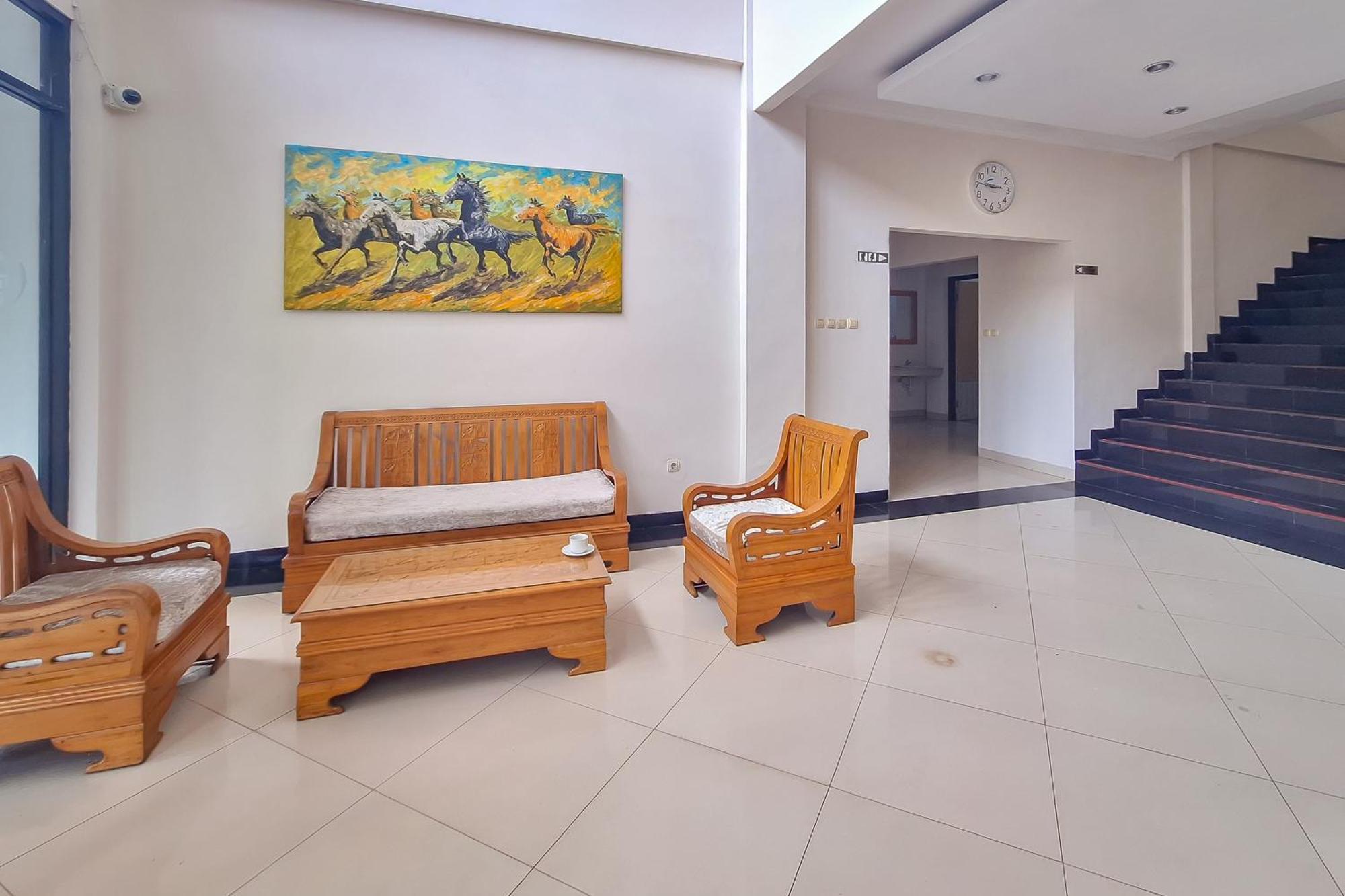 Urbanview Hotel Tridaya Cisarua Puncak Bagian luar foto
